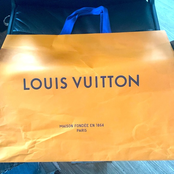 Louis Vuitton Bag - Picture 1 of 3